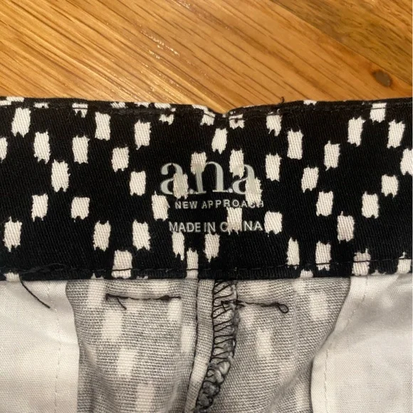 Black and White Patterned Shorts - Picture 5 of 7